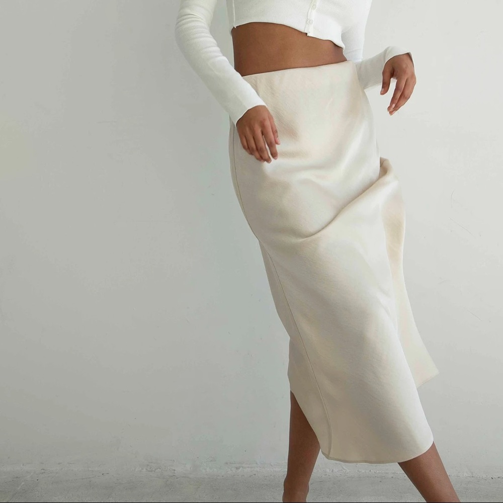 SATIN SILK SKIRT CHAMPAGNE - L New without tags.